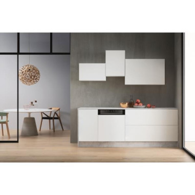 WHIRLPOOL Lave-vaisselle Intégrable encastrable bandeau noir 44dB 14 converts 60cm Natural Dry