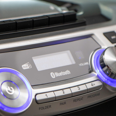 Lenco SCD-720SI Boombox portable avec radio DAB+/FM. Bluetooth®. CD. enregistreur de cassettes et lecteur USB Argent